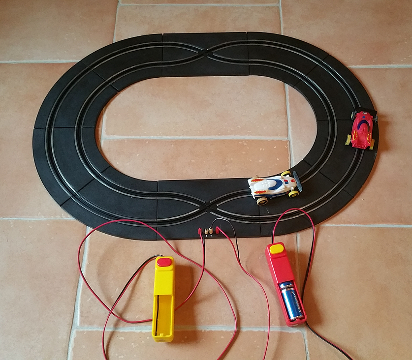 Mini circuit de voitures électriques pour enfants